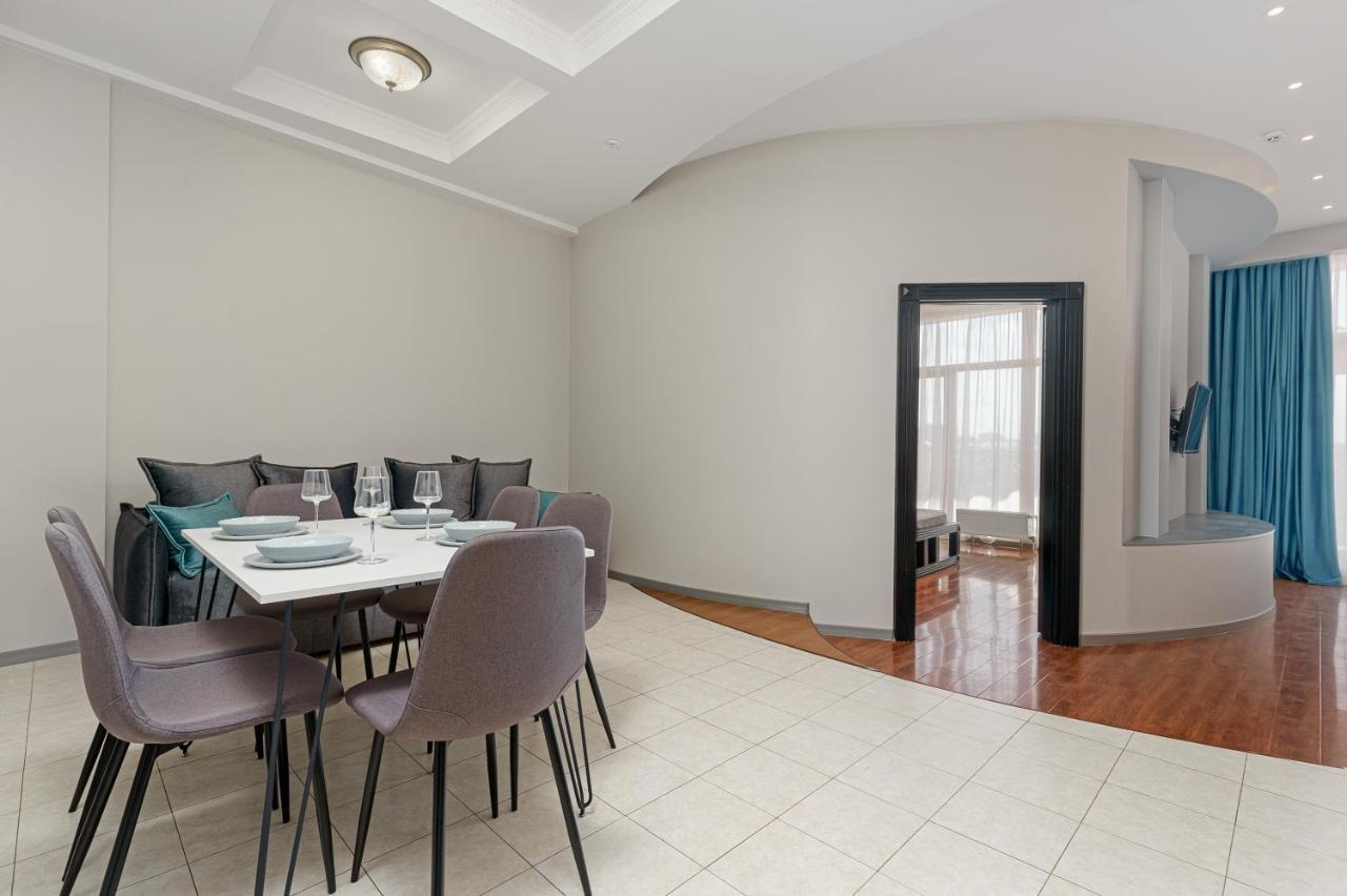 Arcadia Palace 2-Bedrooms Apartment With Terrace Odesa Exterior photo