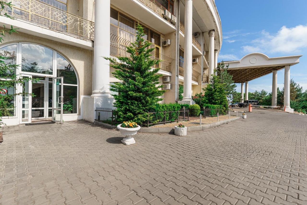 Arcadia Palace 2-Bedrooms Apartment With Terrace Odesa Exterior photo